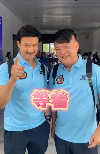 72歲陳百祥太接地氣!小飯館聚餐吃到滿頭大汗,穿78元短袖引熱議
