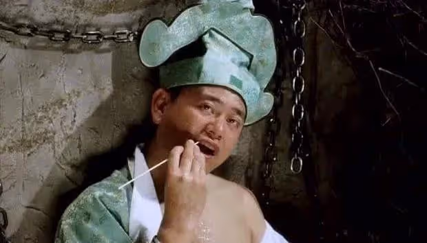 72歲陳百祥太接地氣!小飯館聚餐吃到滿頭大汗,穿78元短袖引熱議