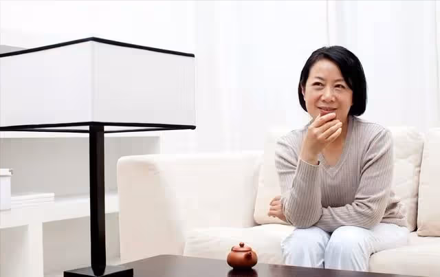 去女兒家幫忙帶外孫,女婿一個月給我5千,半年後我堅決逃離!