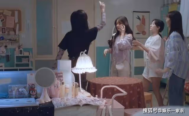 《偷偷藏不住》強扒衣服,送桑稚赴約,舍友的神助攻著了老男人的道