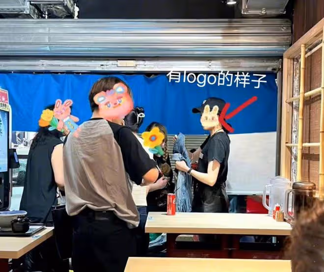 從不敢大方和鹿晗秀恩愛?關曉彤發戴帽子照,都去掉鹿晗品牌logo