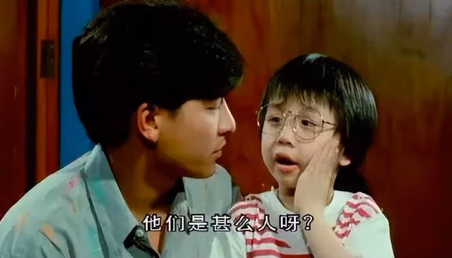 童星小小彬2歲出道,淪為父親斂財工具,18歲當清潔工賺錢上大學