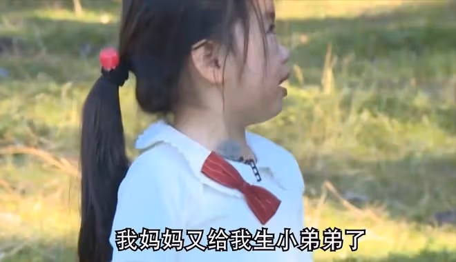 童星小小彬2歲出道,淪為父親斂財工具,18歲當清潔工賺錢上大學