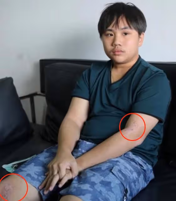 童星小小彬2歲出道,淪為父親斂財工具,18歲當清潔工賺錢上大學