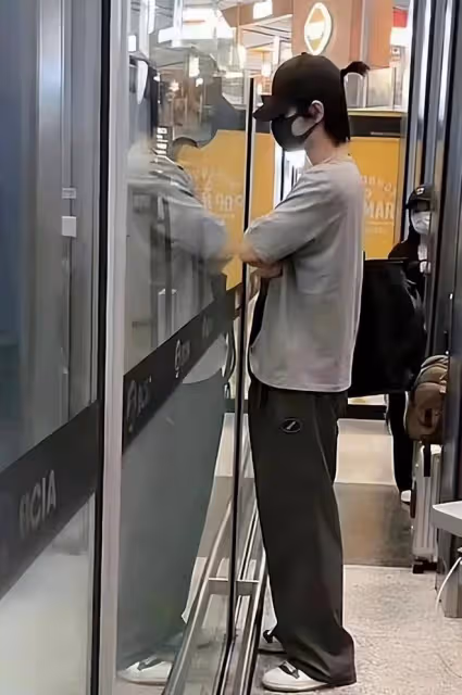 大灣區晚會肖戰王一博難得同台,肖戰壓軸唱《瀟灑走一回》,期待