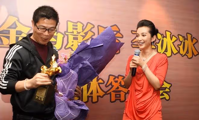 王中軍被曝出軌攜美女現身巴黎!女方撞臉左小青,前凸後翹大長腿
