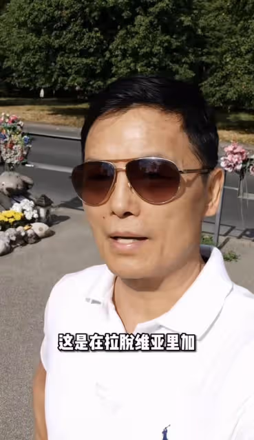 65歲演員移居拉脫維亞!與小2歲洋岳父同框顯尷尬,混血女兒吸睛