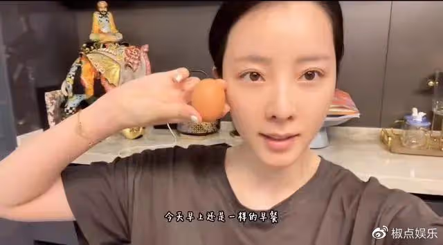 李思思在兒子畢業班飆淚,9次主持春晚的她,為何從央視消失?