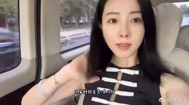 李思思在兒子畢業班飆淚,9次主持春晚的她,為何從央視消失?