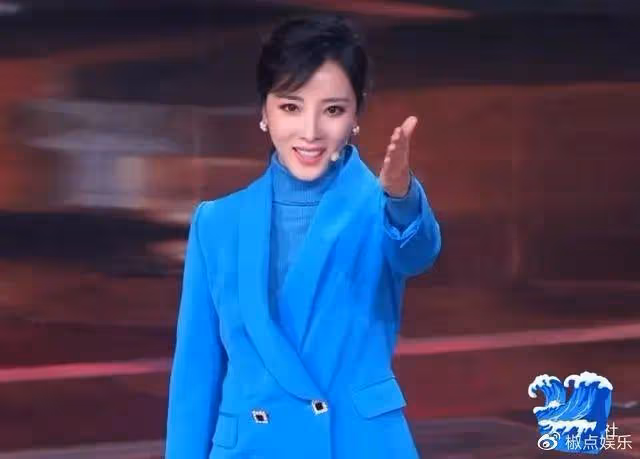 李思思在兒子畢業班飆淚,9次主持春晚的她,為何從央視消失?