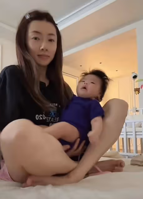 程曉玥曬當媽日常說英文帶娃,女兒衣服全是名牌,家裡有4個保姆