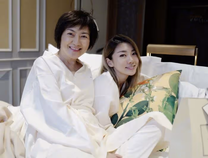 程曉玥曬當媽日常說英文帶娃,女兒衣服全是名牌,家裡有4個保姆