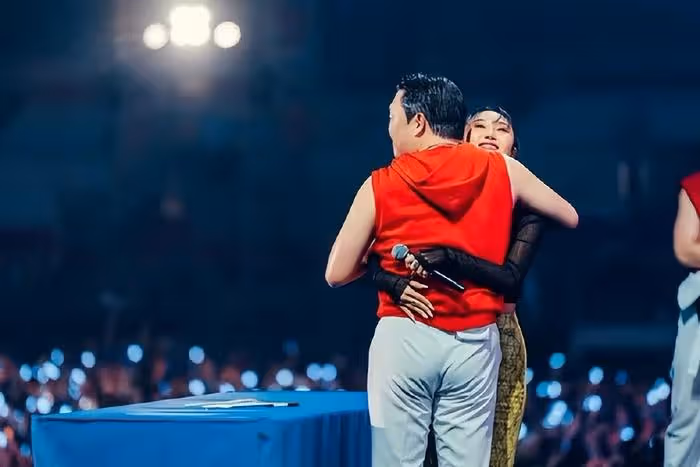 愛情事業雙豐收,韓國知名女星,PSY演唱會上簽約,追求愛情成功