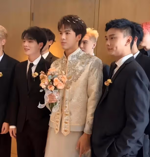 殷世航給韓安冉婚禮當花童,為新婚夫妻送婚戒和368萬彩禮
