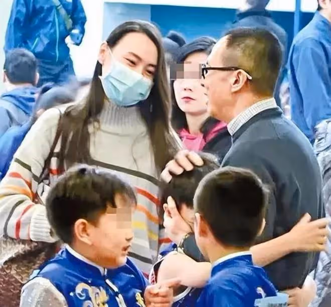 李澤楷疑似現身梁洛施豪宅,共同慶祝35歲生日,蛋糕人物成為亮點