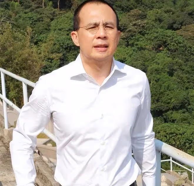 李澤楷疑似現身梁洛施豪宅,共同慶祝35歲生日,蛋糕人物成為亮點