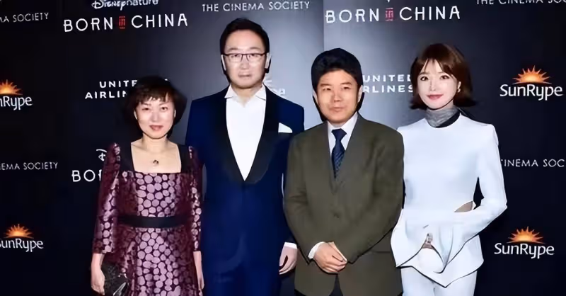 終於知道陸川為什麼閃婚胡蝶了!氣質媲美秦嵐,穿鏤空裝知性大方