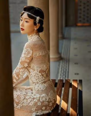 毛曉彤太美了,一襲鏤空時尚連衣裙演繹東方美人,復古中不失時尚