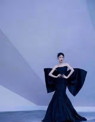 毛曉彤太美了,一襲鏤空時尚連衣裙演繹東方美人,復古中不失時尚