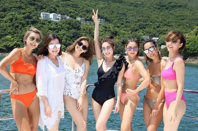TVB知名女星包豪華遊艇慶生,穿泳裝曬事業線,滿屏都是大長腿