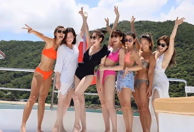 TVB知名女星包豪華遊艇慶生,穿泳裝曬事業線,滿屏都是大長腿