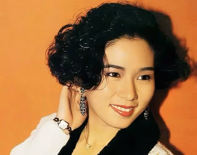 香港知名女星胰腺癌離世11年,丈夫每年刊登廣告,好友曬合照緬懷