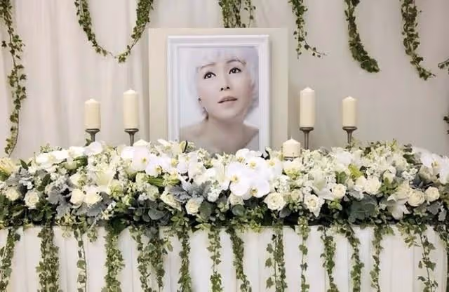 香港知名女星胰腺癌離世11年,丈夫每年刊登廣告,好友曬合照緬懷