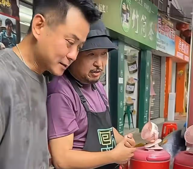 TVB前知名男星在內地擺攤賣魚蛋,一天賺800元,累到滿頭大汗