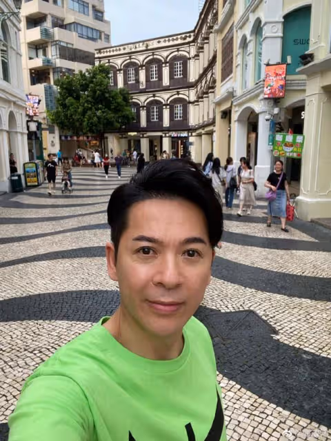 知名港星花重金舉辦謝師宴,酒店大擺20餘桌,為慶祝女兒小學畢業