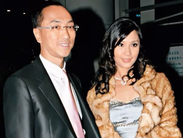 前知名港姐冠軍突然宣布復出，氣質高貴狀態凍齡，橫刀奪愛入豪門