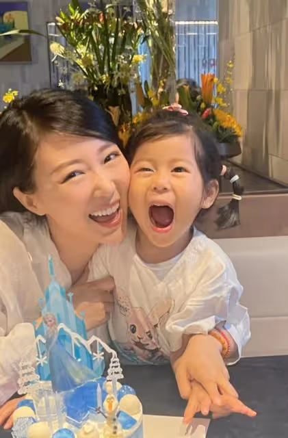 老公罕現身!TVB前女星為女兒慶生,曾因桃色醜聞淡出圈今再回歸