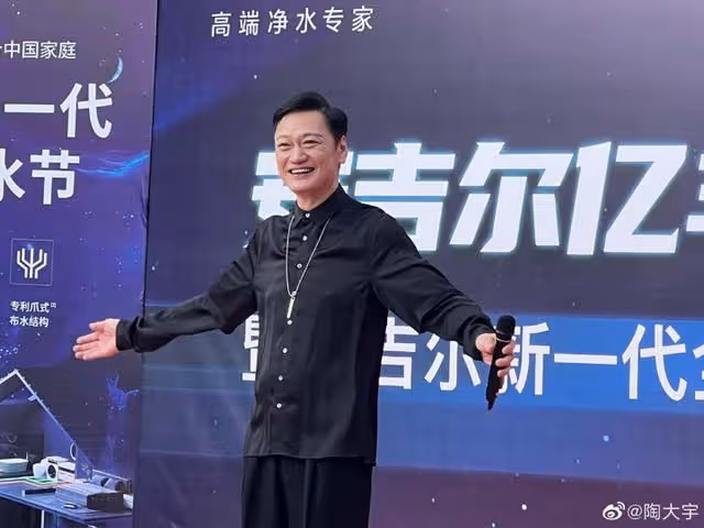 TVB前小生近況曝光!兩鬢斑白,面部多皺紋,被指像70歲老人