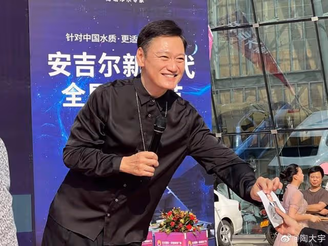 TVB前小生近況曝光!兩鬢斑白,面部多皺紋,被指像70歲老人