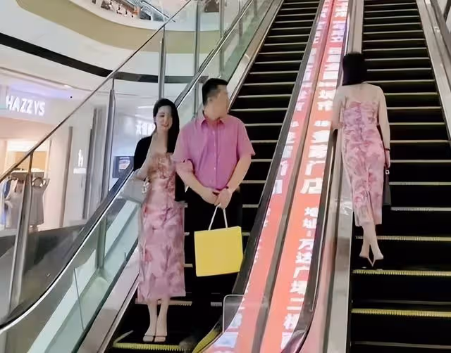 董小姐「男朋友」露出真面目，錄視頻向胡繼勇道歉！一切都是裝的
