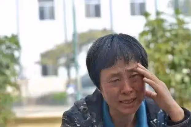 伯母生病在我家吃住10天，伯母離開後，妻子拉開抽屜當場愣住了