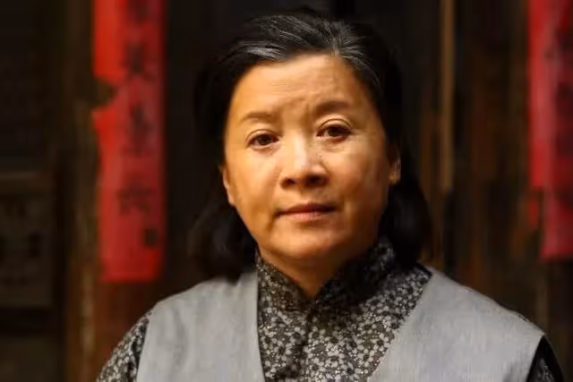 伯母生病在我家吃住10天,伯母離開後,妻子拉開抽屜當場愣住了