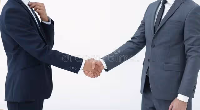 大伯和父親爭幾棵樹大鬧一場,多年不來往,那天父親接到一個電話