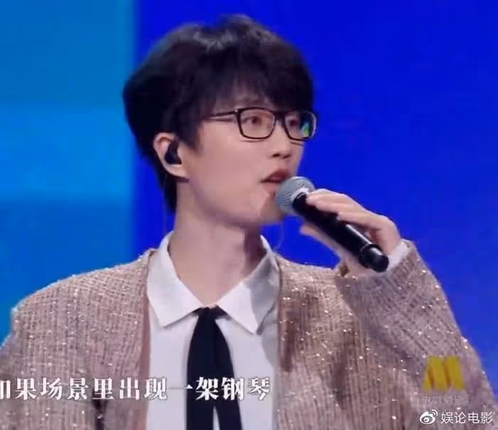 丁太昇辣評灣區升明月音樂會,五位歌手被痛批,為徐小鳳深感遺憾