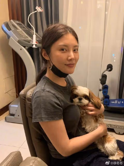 徐冬冬曬男友視角生活照，與尹子維復合後出租屋同居，男方親下廚