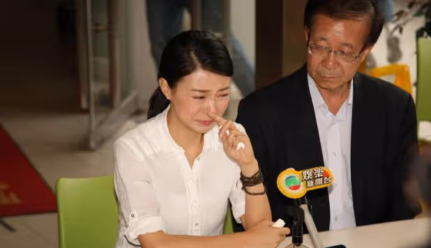 TVB前小花宣布要告別全職媽媽!慶祝女兒生日老公罕見同框!