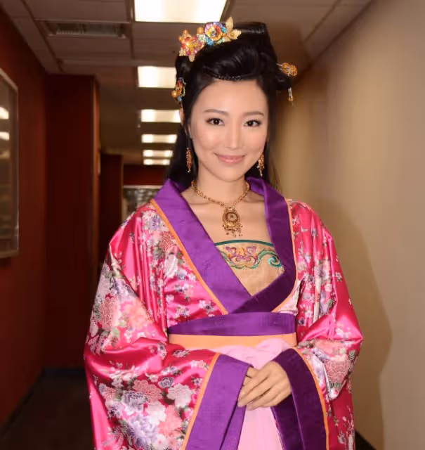 TVB前小花宣布要告別全職媽媽!慶祝女兒生日老公罕見同框!