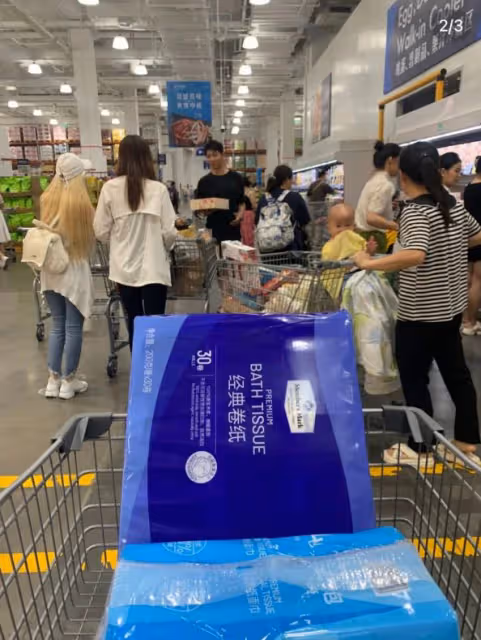 戀情曝光?29歲TVB花旦被拍與男藝人深圳逛超市!男方大讚她努力用功