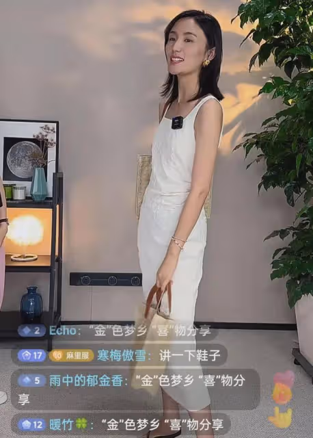 大明星李亞鵬尷尬了,直播帶貨被老婆超越,回家只能吃素菜很不滿