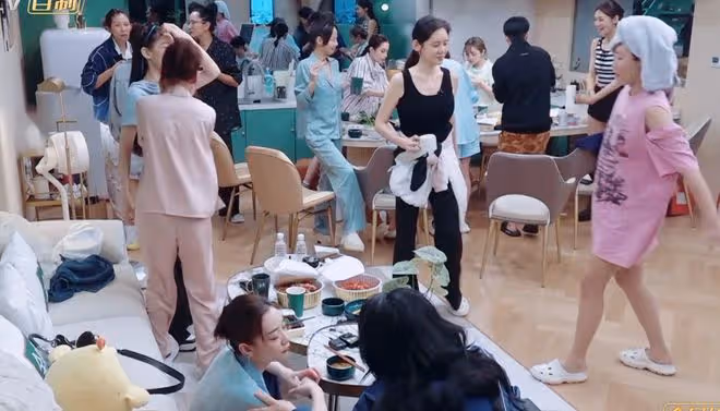 陳嘉樺逆襲奪第一,謝娜人氣下滑,秋瓷炫被淘汰全員爆哭為她送別