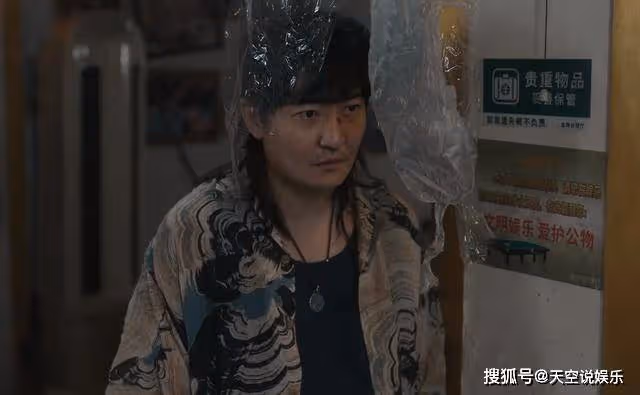 《追光的日子》郝楠母親出場後,才懂他為何會從老師變成「豹紋男」