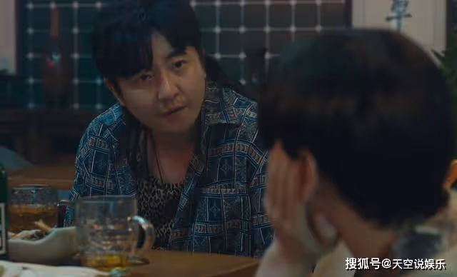 《追光的日子》郝楠母親出場後,才懂他為何會從老師變成「豹紋男」