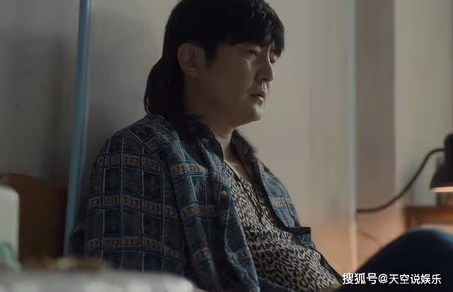 《追光的日子》郝楠母親出場後,才懂他為何會從老師變成「豹紋男」