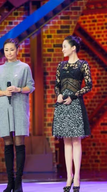 許晴穿衣真大膽,鏤空時尚裝配豹紋,不僅不顯俗,意外時髦又新潮