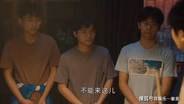 《追光的日子》狼尾頭花襯衫,焊死在身上的混混氣場,是郝楠的悲哀