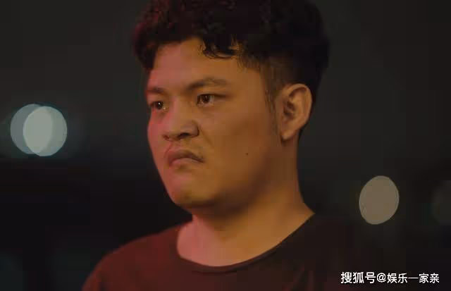 《追光的日子》狼尾頭花襯衫,焊死在身上的混混氣場,是郝楠的悲哀